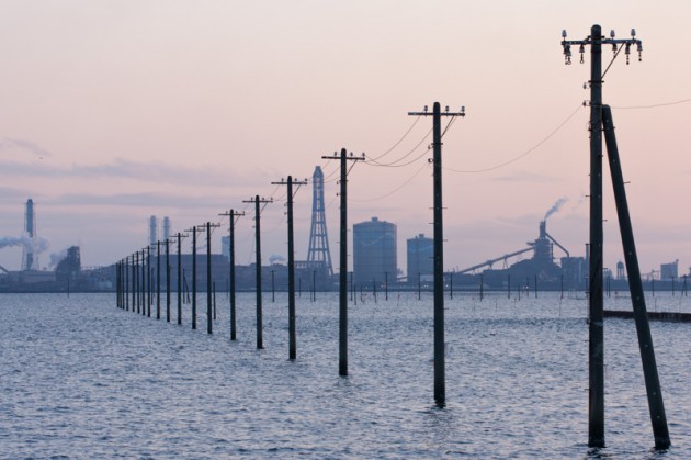 江川海岸の海中電柱