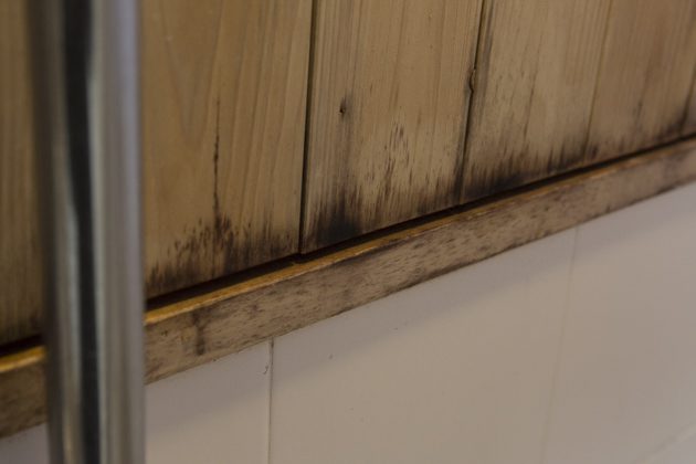 ウッドリカバリーでお風呂のヒノキ（檜・桧）板のカビ取り･漂白
