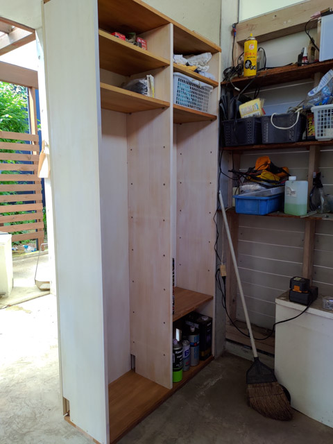 書棚をリメイクして作るガレージ用の棚