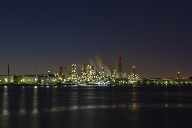 根岸湾の工場夜景・ENEOS 根岸製油所