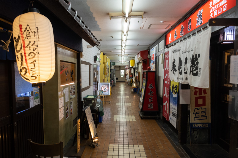 大岡山地下飲食街のフリー写真素材（無料画像）