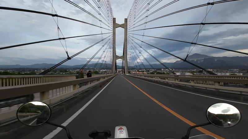 秩父公園橋と武甲山