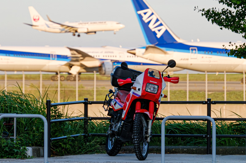 京浜島で見る飛行機