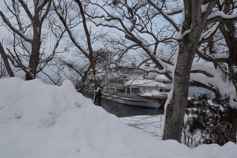 十和田湖宇樽部の廃観光船