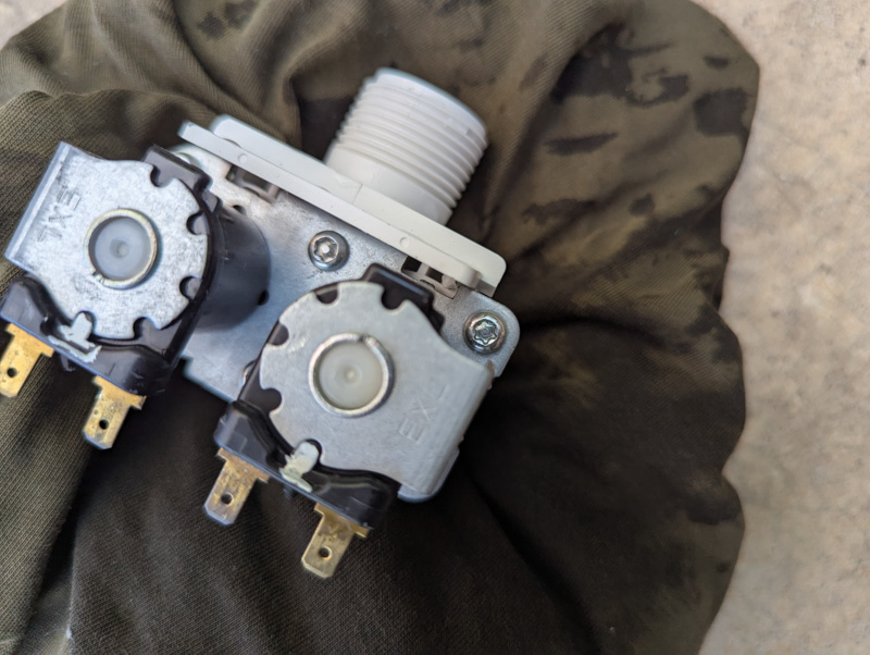 ES-GV90R洗濯機の給水弁の交換