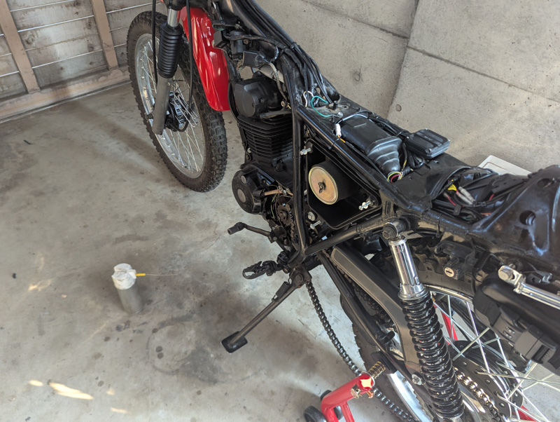 XL125S改のエンジン下ろしました