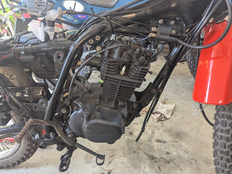 XL125S改のエンジン下ろしました