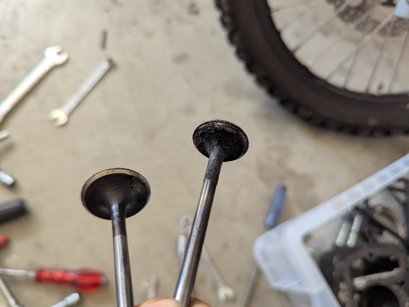 バルブまわりの清掃とステムシール交換