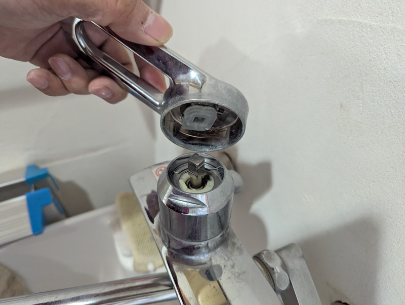 水漏れ修理〜TOTO TKF30URXのカートリッジ交換手順