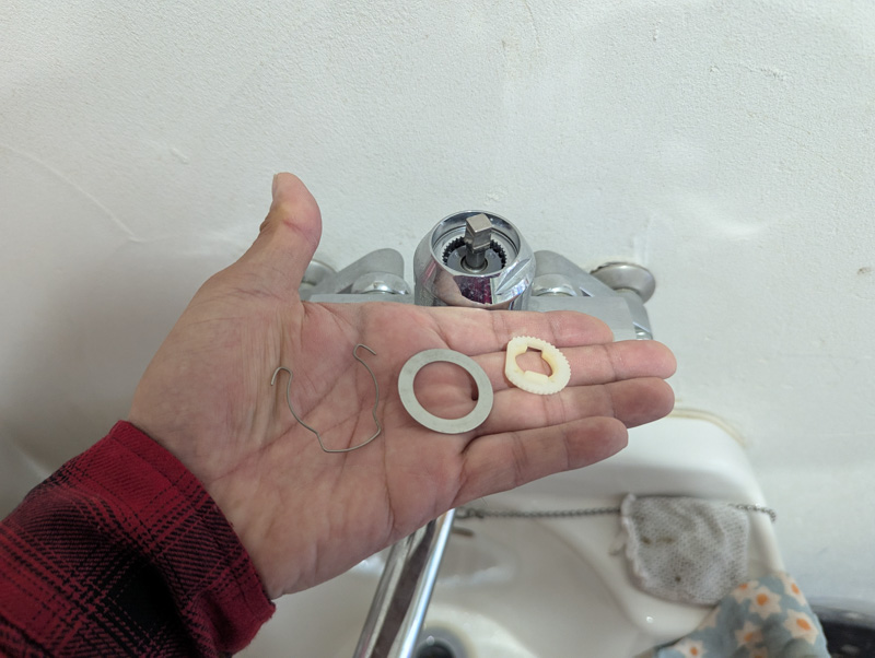 水漏れ修理〜TOTO TKF30URXのカートリッジ交換手順