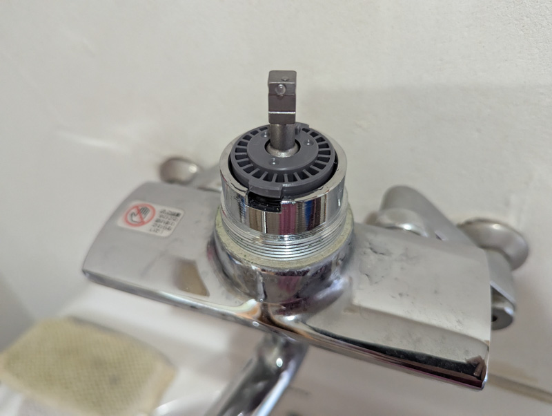 水漏れ修理〜TOTO TKF30URXのカートリッジ交換手順