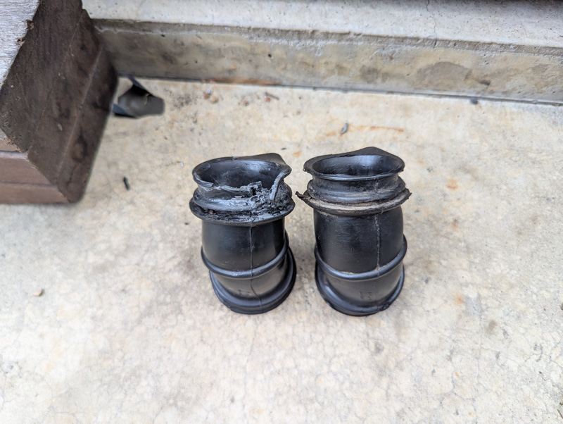 キャブのコネクティングパイプ