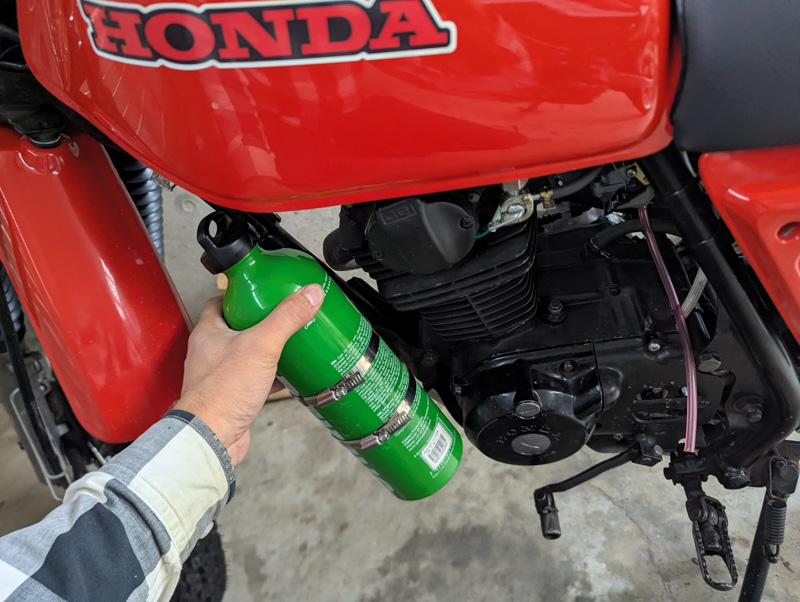 ガソリン携行缶(フューエルボトル)の増設
