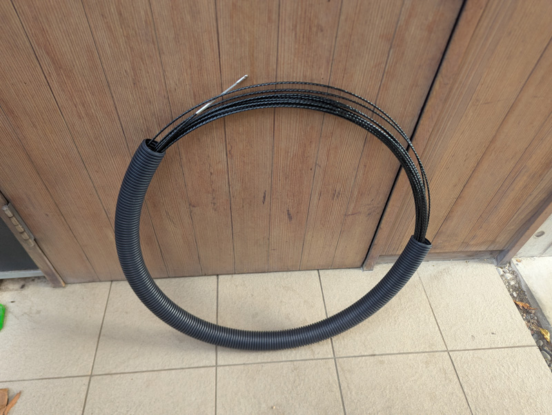 1階から2階にLANケーブルを引く