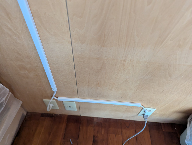 1階から2階にLANケーブルを引く