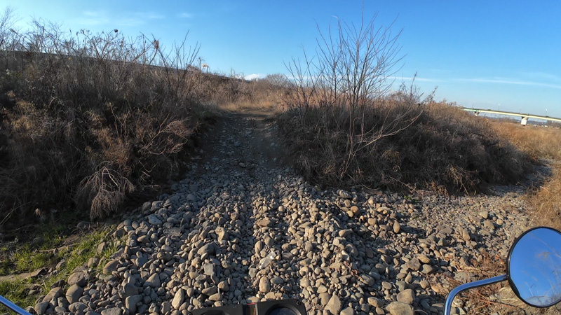 志田峠のダートを走って、リアサスのチェック