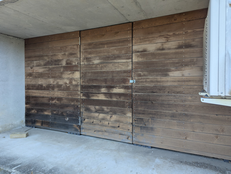 屋外木部のペンキ塗り