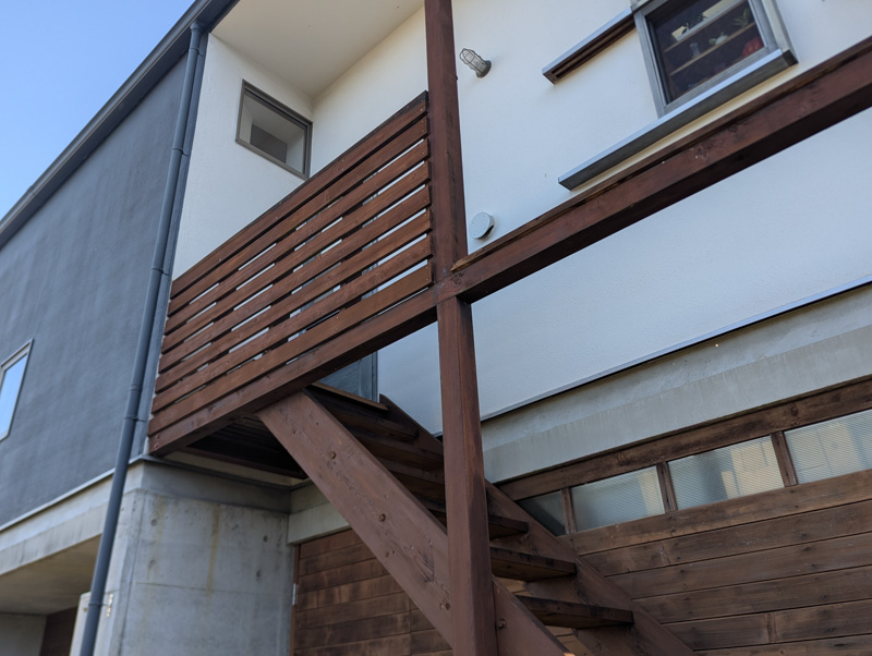 屋外木部のペンキ塗り