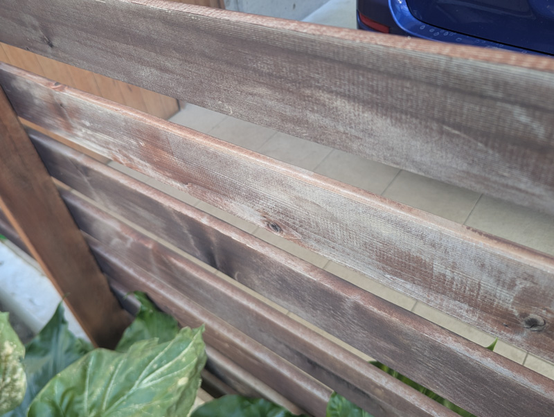 玄関前のフェンスを塗装