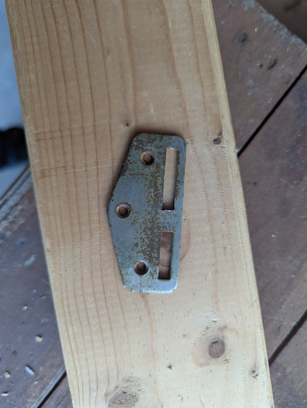 トイレの鍵の交換作業