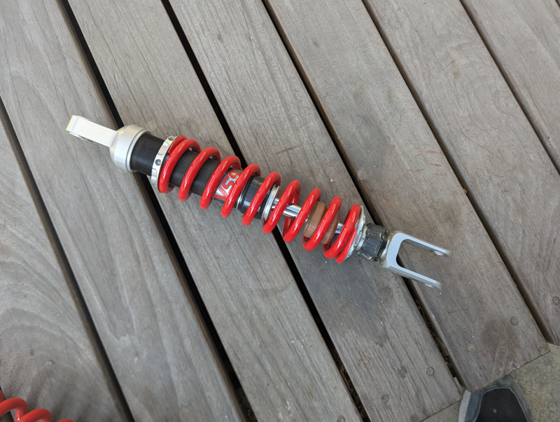 カワサキ天涯・リアショック交換